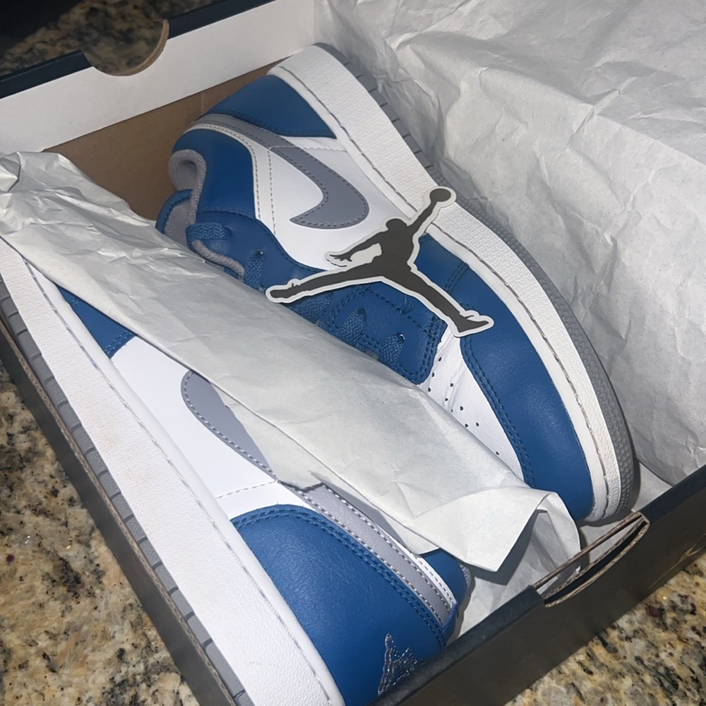 Air Jordan 1 Low size 7Y sneakers